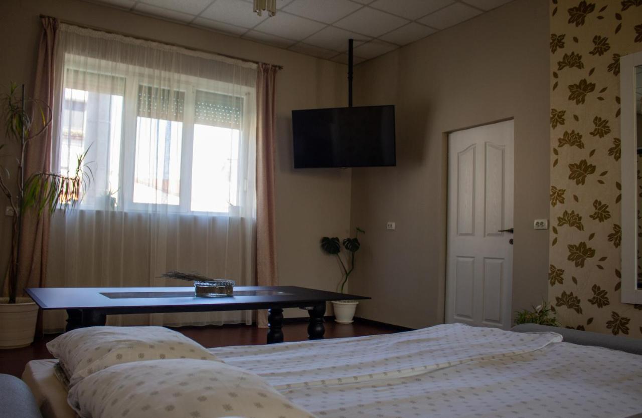 Yox Apartment 1 Oradea Luaran gambar