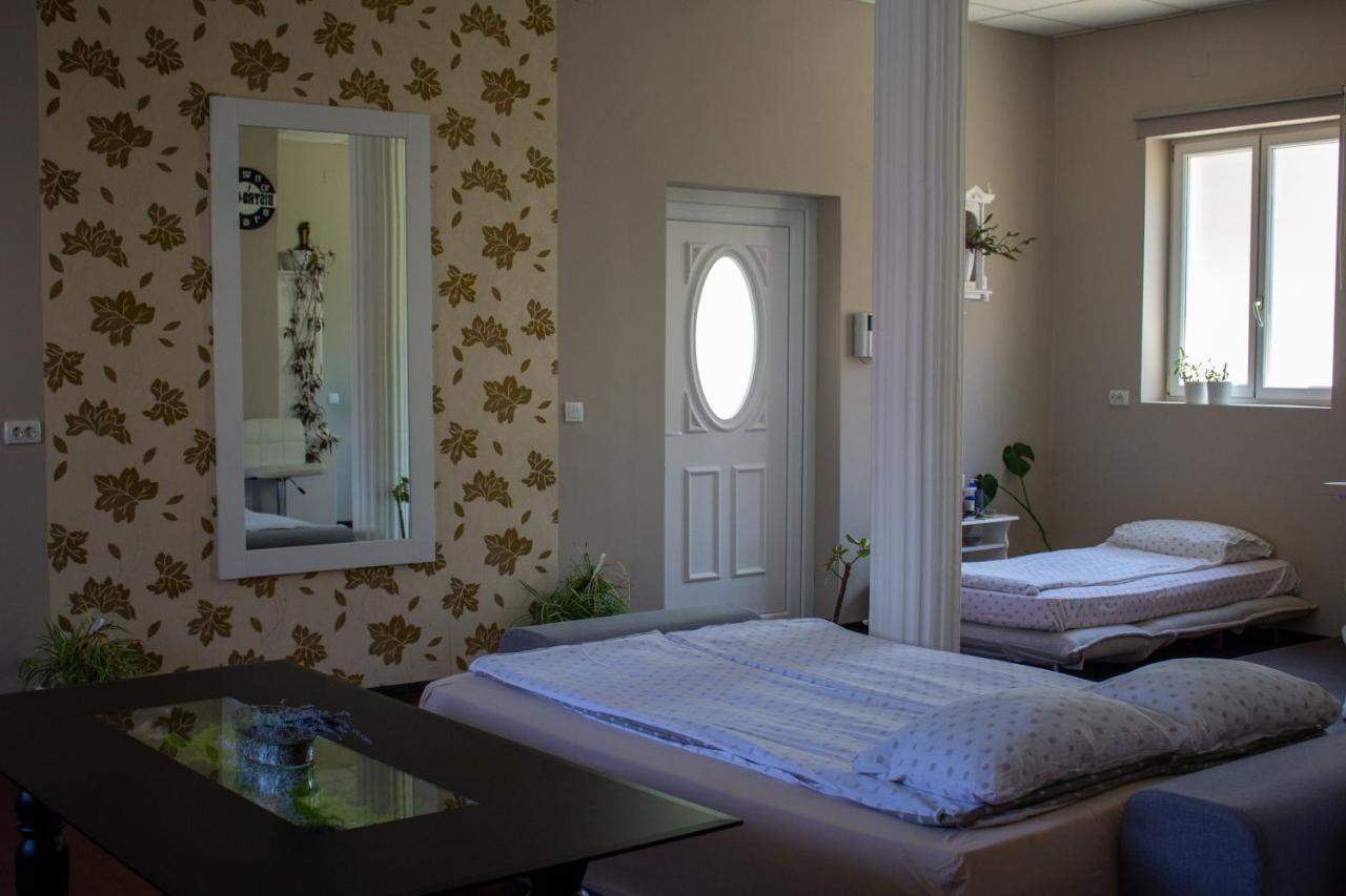 Yox Apartment 1 Oradea Luaran gambar
